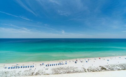 East End 3/1 Beachy Bungalow Sleeps 8+, Walk to #12 Beach Access