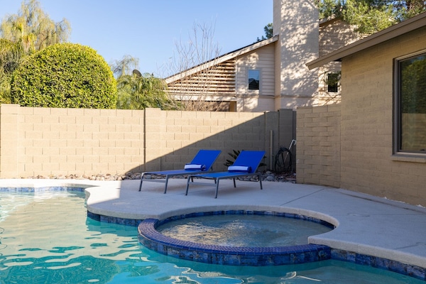 Piscina aquecida, espreguiçadeiras