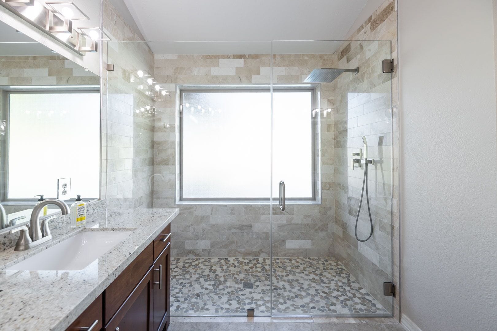 Combined shower/bathtub, rainfall showerhead, hair dryer, towels
