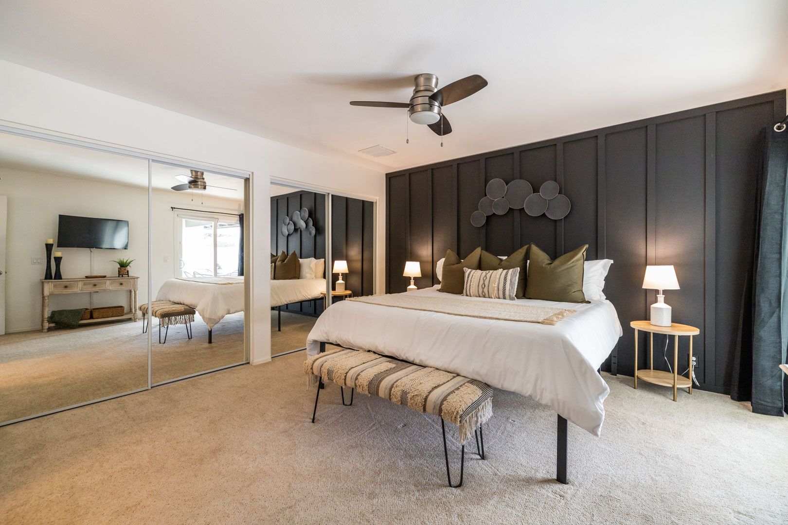 3 室のベッドルーム、デスク、アイロン / アイロン台、旅行用ベビーベッド