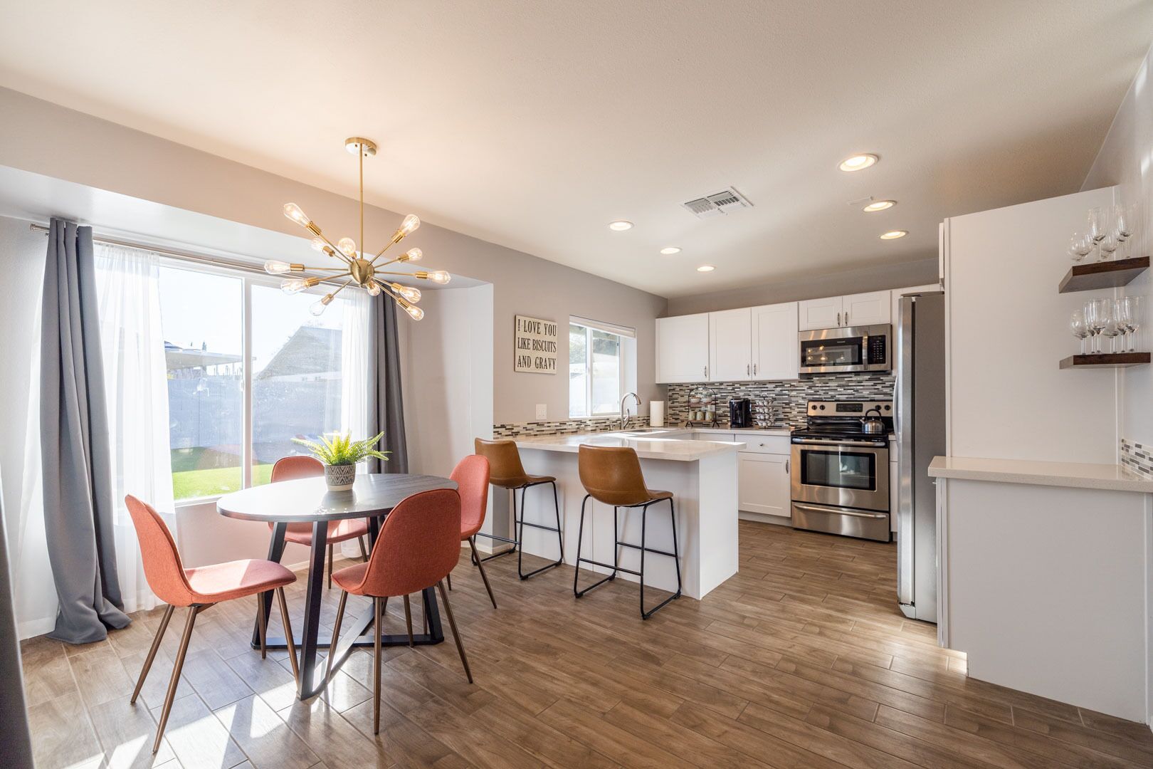 雪櫃、微波爐、焗爐、  爐具