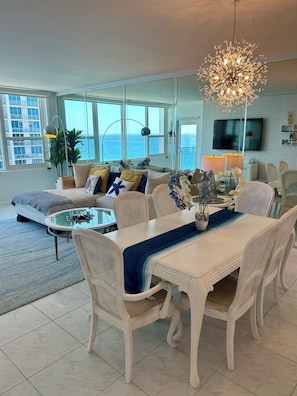 TV connectée, cheminée, jeux vidéo, table de tennis de table