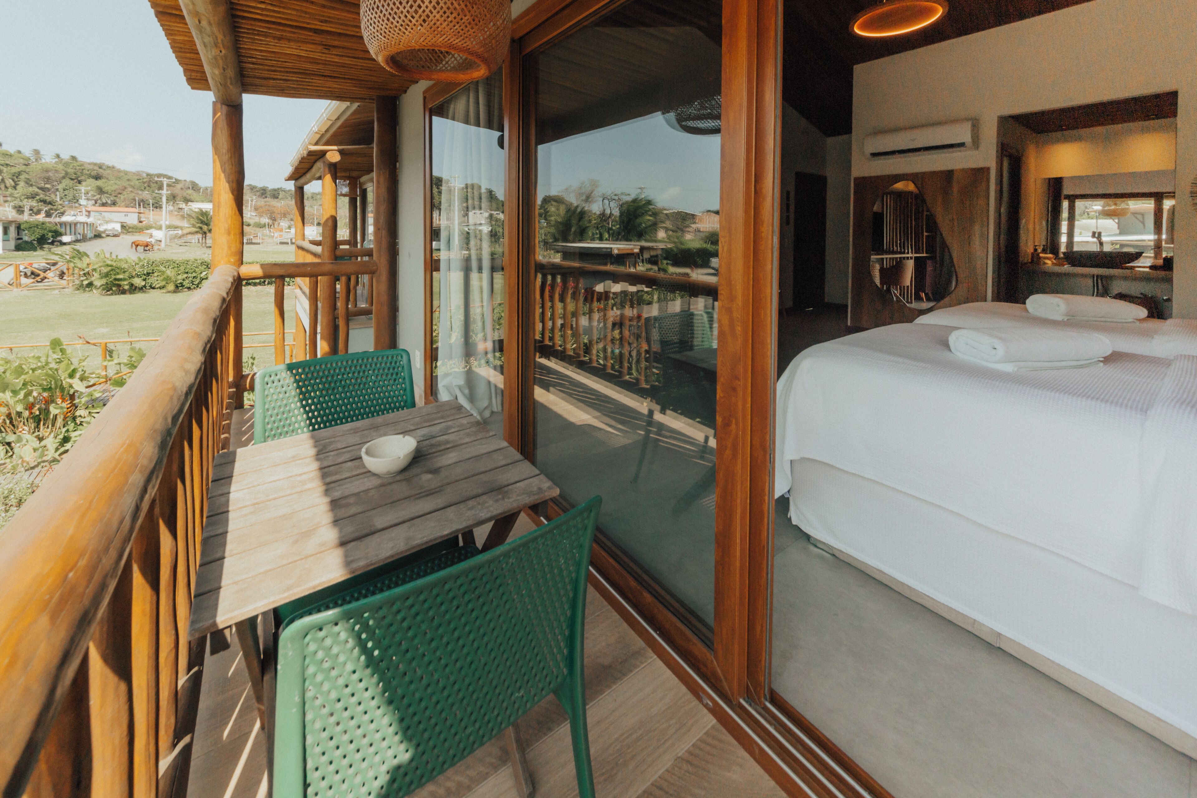 Ropa de cama de alta calidad, camas con pillow-top y minibar 
