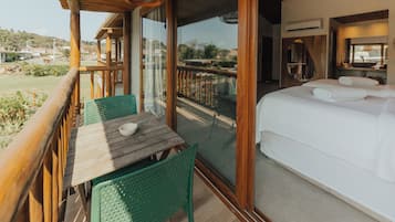 Ropa de cama de alta calidad, camas con pillow-top y minibar