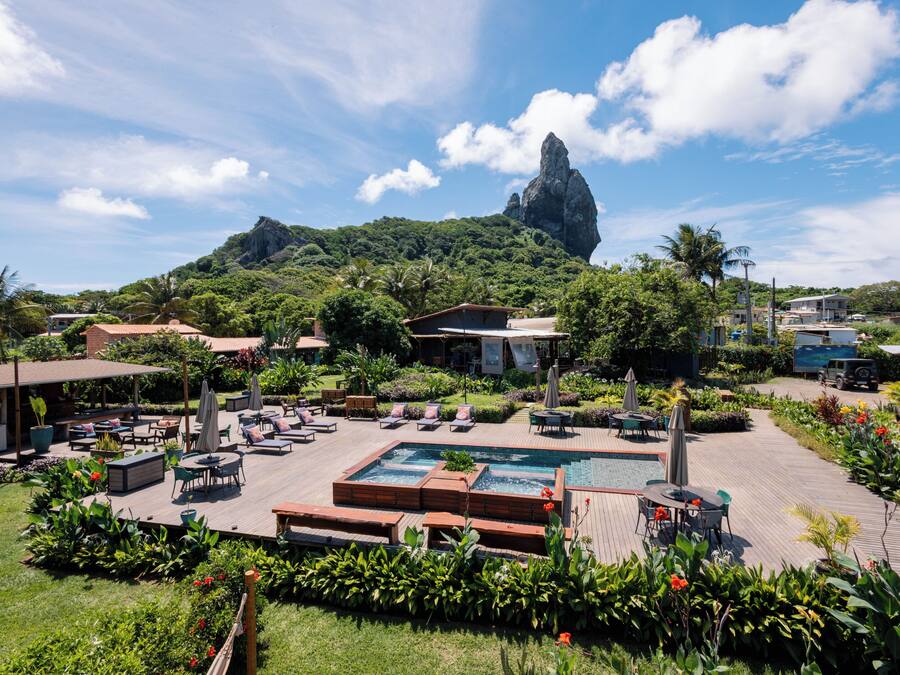 3 outdoor pools, pool umbrellas, pool loungers