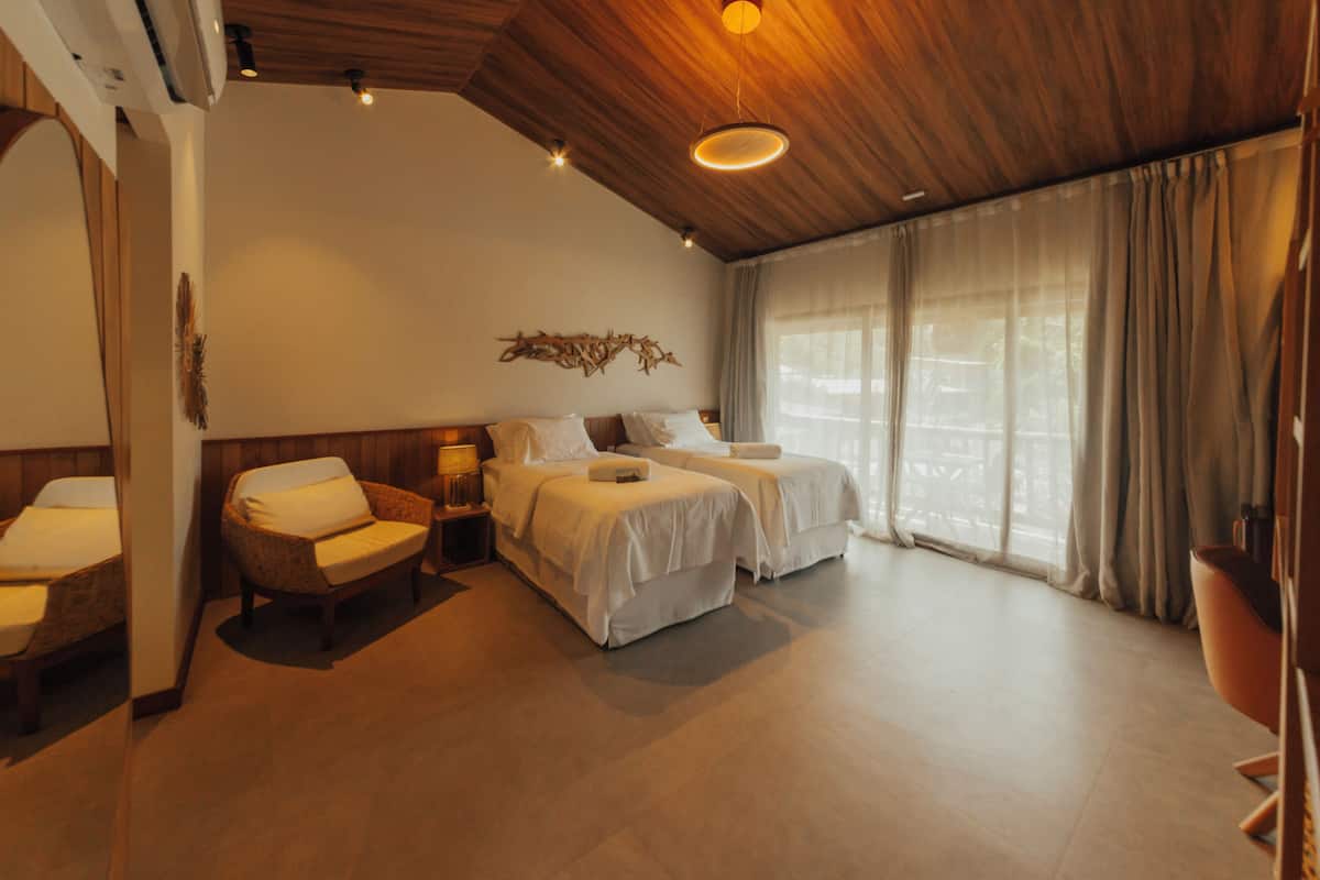 Literie de qualité supérieure, surmatelas, minibar, bureau