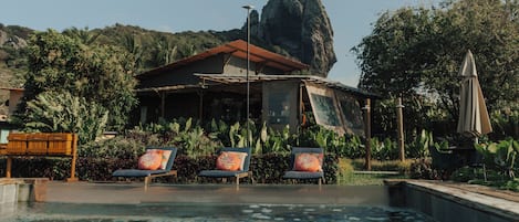 3 outdoor pools, pool umbrellas, pool loungers