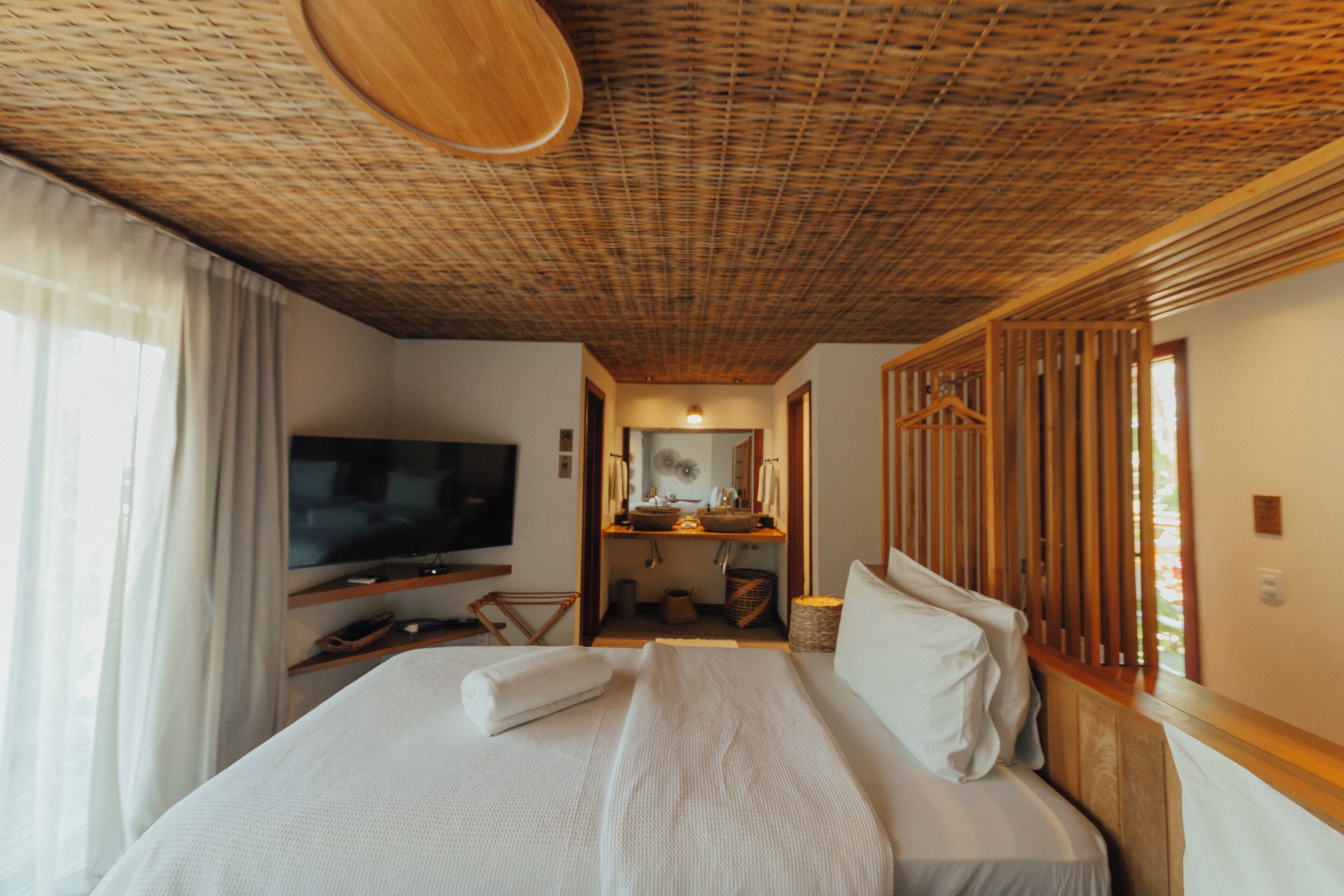 Chambre Deluxe, 1 chambre, salle de bain attenante, vue sur le jardin | Literie de qualité, lit avec matelas à plateau-coussin, minibar