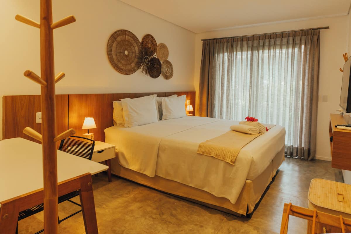 Literie de qualité supérieure, surmatelas, minibar, bureau