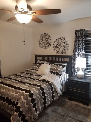 5 bedrooms, iron/ironing board, free WiFi, bed sheets
