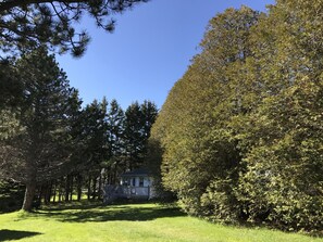 BBQ/picnic area - By The Bay Cottages (Stanhope)