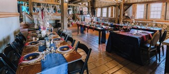 Cristman Barn & Events - 12k sqft barn Conversion - Sleeps 30