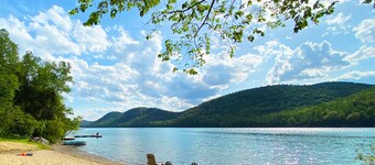 3-Acres Adirondack Cabin: Private Beach, Hiking, Sauna, Pool Table,
