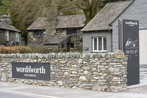 Newly refurbished 2 bedroom, 2 bathroom apartment right in the heart of Grasmere