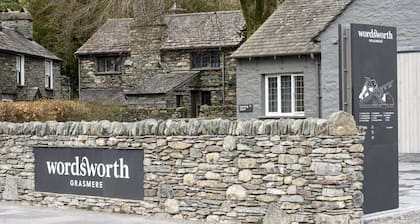 Newly refurbished 2 bedroom, 2 bathroom apartment right in the heart of Grasmere