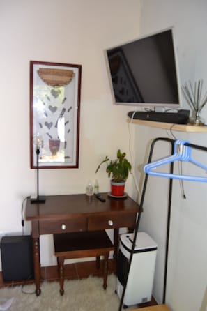 Interior - Cozy Garden Cottage (Cape Town)