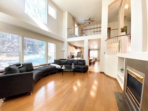 House -Extend your stay to SAVE! Visit Gorgeous Castle Pines, CO- Great location