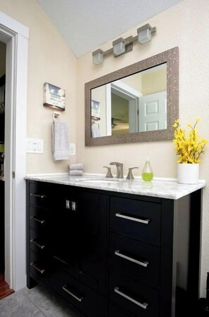 Combined shower/bathtub, hair dryer, towels, soap