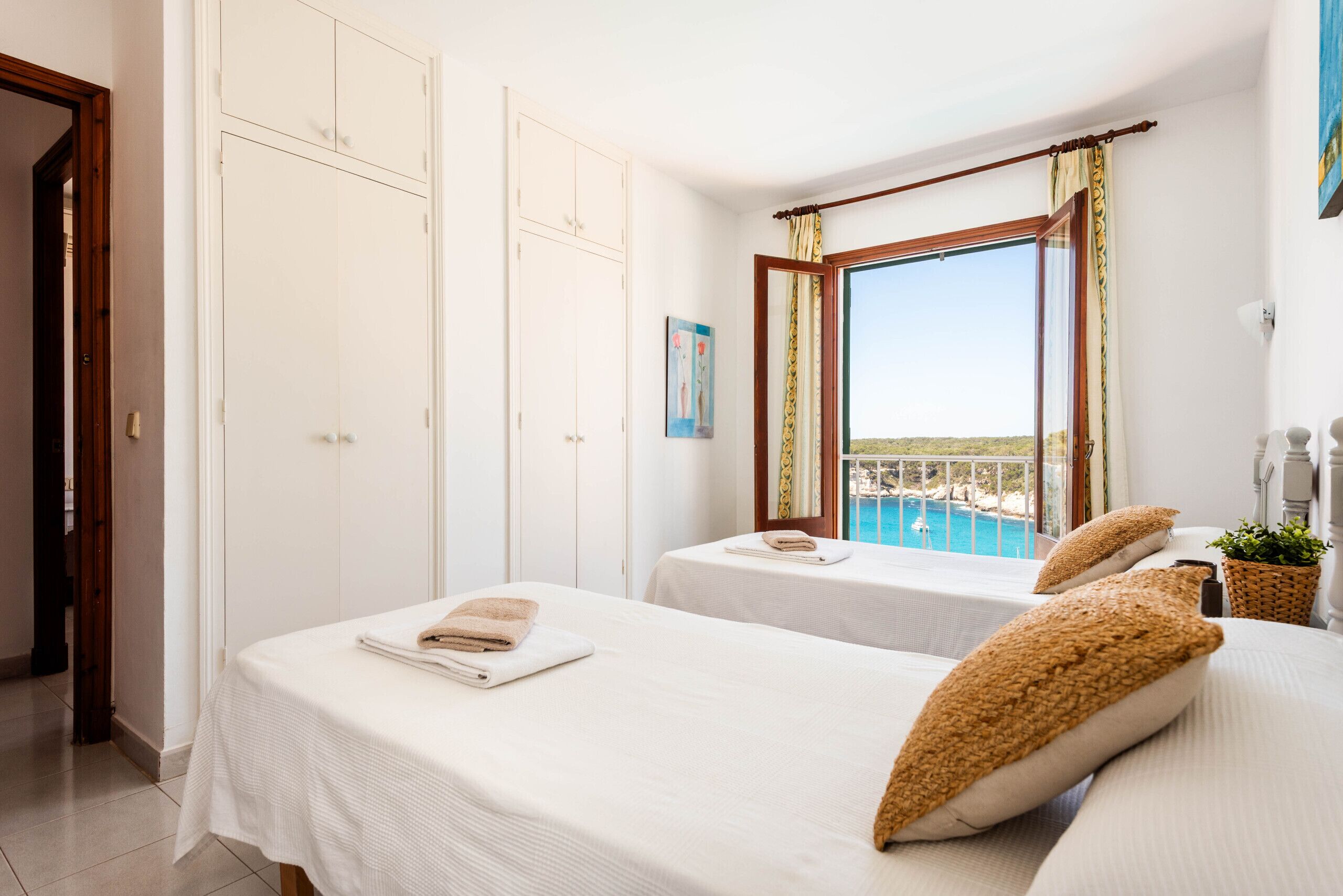 4 chambres, fer et planche à repasser, lit parapluie, Wi-Fi gratuit