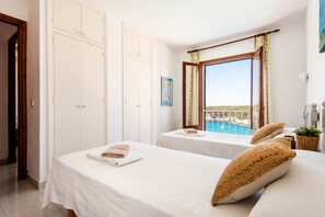 4 bedrooms, iron/ironing board, travel crib, free WiFi - Villa Vista Alegre - Sea view in Cala Galdana (Cala Galdana)