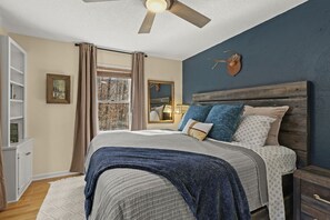 5 slaapkamers, een bureau, een strijkplank/strijkijzer, gratis wifi
