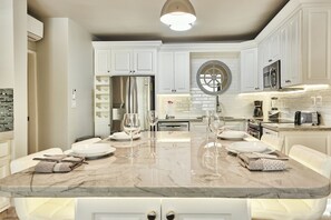 Esstisch, Kücheninsel