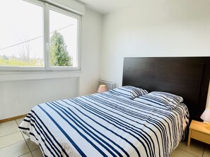 1 habitación, tabla de planchar con plancha y wifi gratis 