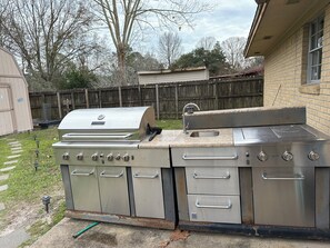 Terrace/patio - Sleeps 6 nr GPT / Biloxi beaches Pet Friendly Fenced Back Yard Outdoor Kitchen (Gulfport)