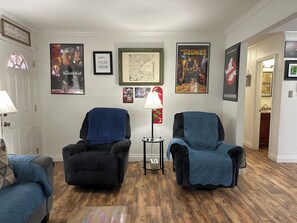 Interior - Sleeps 6 nr GPT / Biloxi beaches Pet Friendly Fenced Back Yard Outdoor Kitchen (Gulfport)