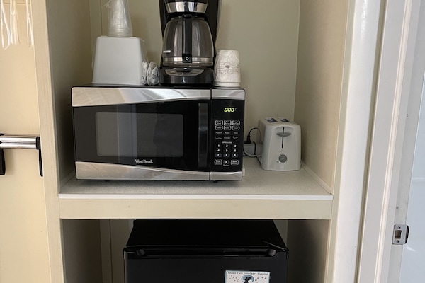Suite, 2 Bedrooms | WiFi (free), bed sheets