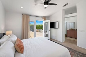 4 bedrooms, desk, iron/ironing board, travel crib