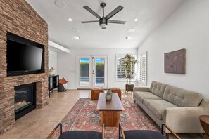 TV connectée, cheminée