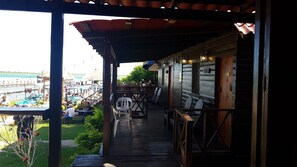 WiFi (無料)、ベッドシーツ