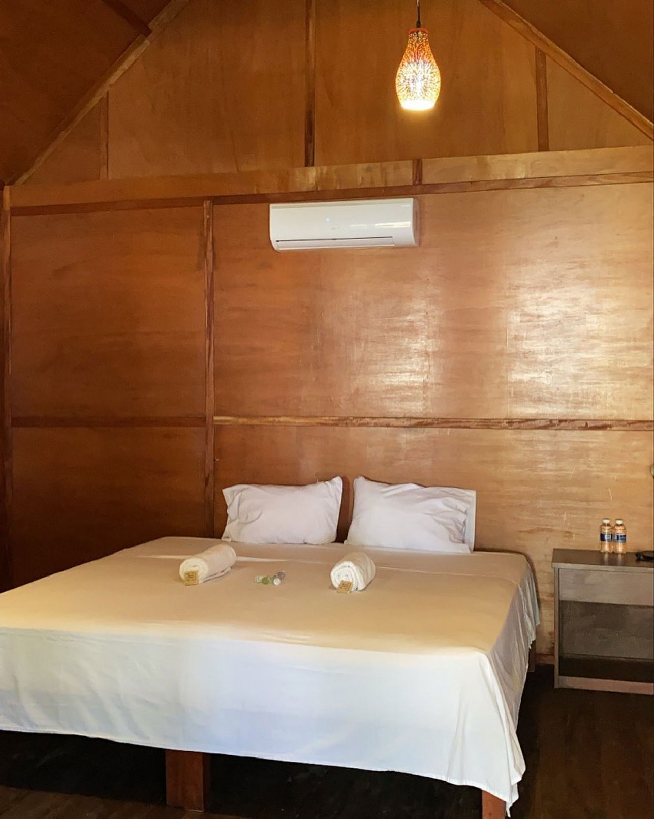 Free WiFi, bed sheets