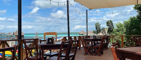 Lunch and brunch served, garden views