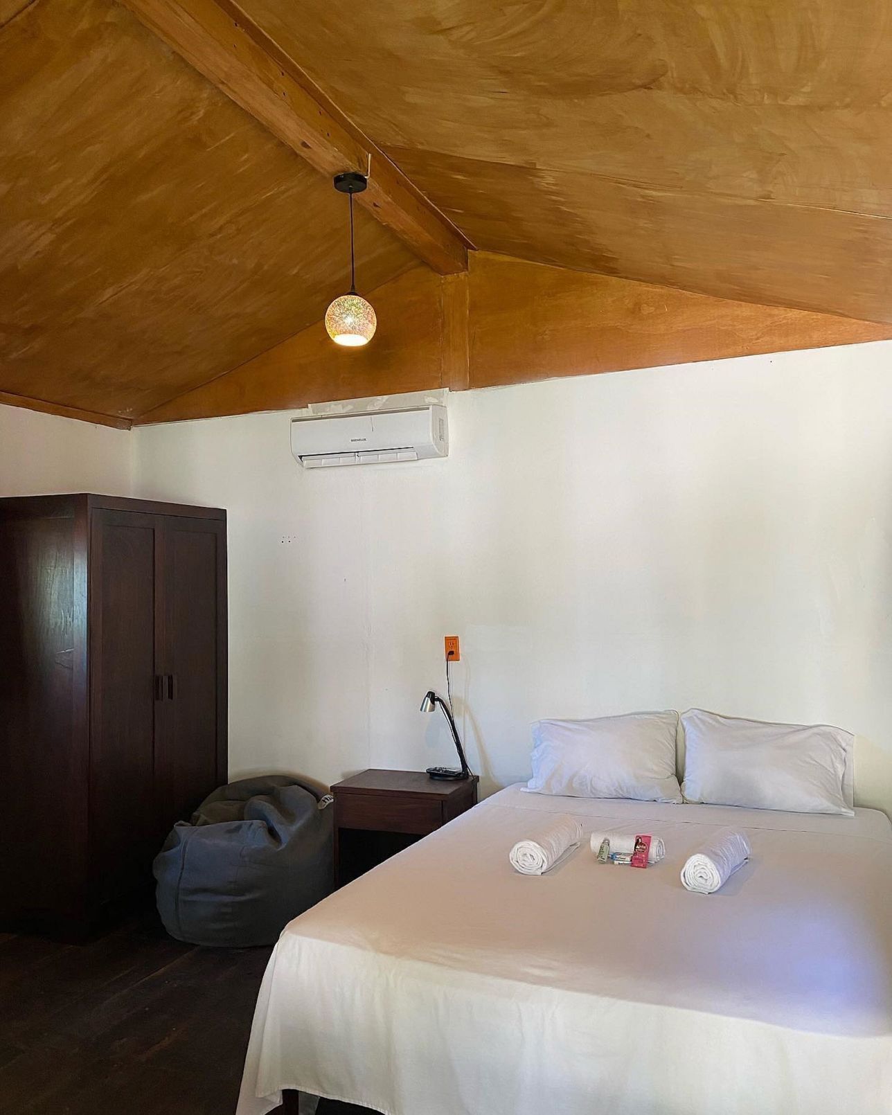 Free WiFi, bed sheets