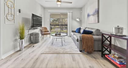 The condo is next to a golf course, 4 min drive lake access and Margaritaville