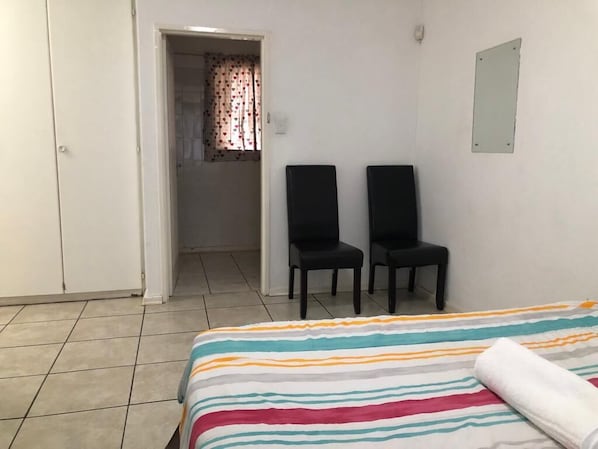 Iron/ironing board, free WiFi, bed sheets