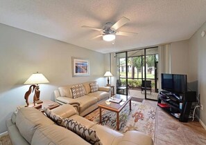 A living room with a sofa, coffee table, and a TV. - Shorewalk "A Little Piece of Paradise" close to beaches, golf, restaurants, IMG (Bradenton)
