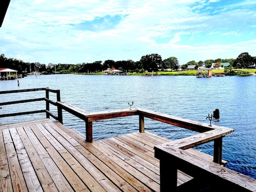 Waterfront Cabin on Lake Fork~private ramp, open-air dock & lift. Pet friendly!