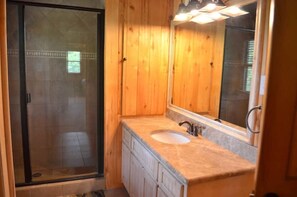 Bathtub, hair dryer, towels, soap - Waterfront Cabin on Lake Fork~private ramp, open-air dock & lift. Pet friendly! (Alba)