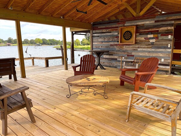 Terrace/patio - Waterfront Cabin on Lake Fork~private ramp, open-air dock & lift. Pet friendly! (Alba)