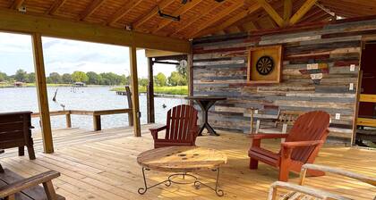 Waterfront Cabin on Lake Fork~private ramp, open-air dock & lift. Pet friendly!