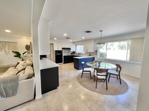 Interior - Boho-chic, Salt water, Poolside Firepit, Al-fresco dining (Palm Springs)