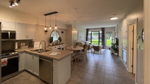 Unclassified image, 5 of 15, button - Sunny Side Condo w/ pool - 5 min walk to the beach (Kelowna)