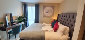 1 soverom, strykejern/-brett, wi-fi (inkludert) og sengetøy