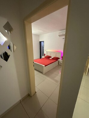 2 室のベッドルーム、アイロン / アイロン台、WiFi、ベッドシーツ