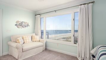 Smart TV, fireplace, stereo