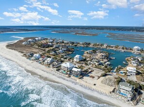 On the beach - Sunrise Point: New Oceanfront Luxury Home (Murrells Inlet)