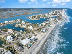 On the beach - Sunrise Point: New Oceanfront Luxury Home (Murrells Inlet)